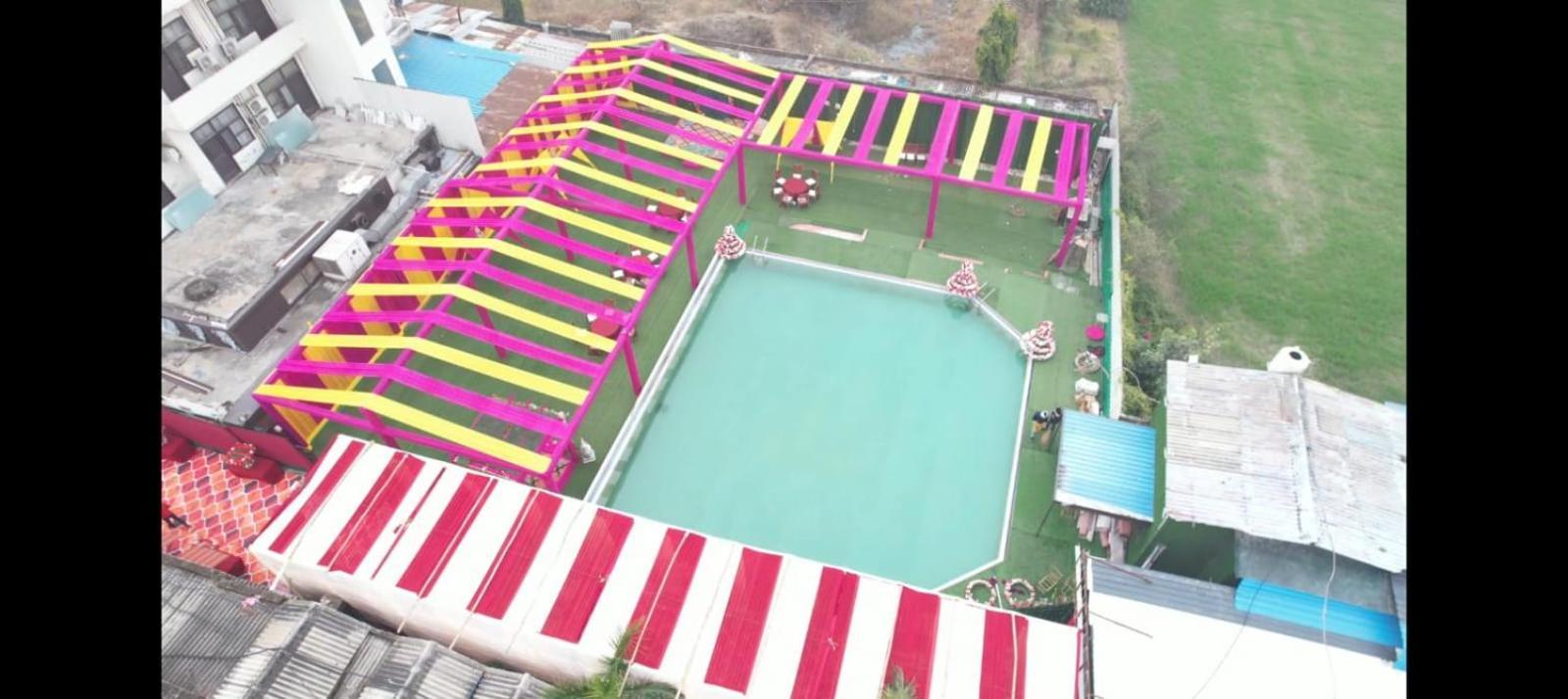 Hotel Kuber Rāi Zewnętrze zdjęcie